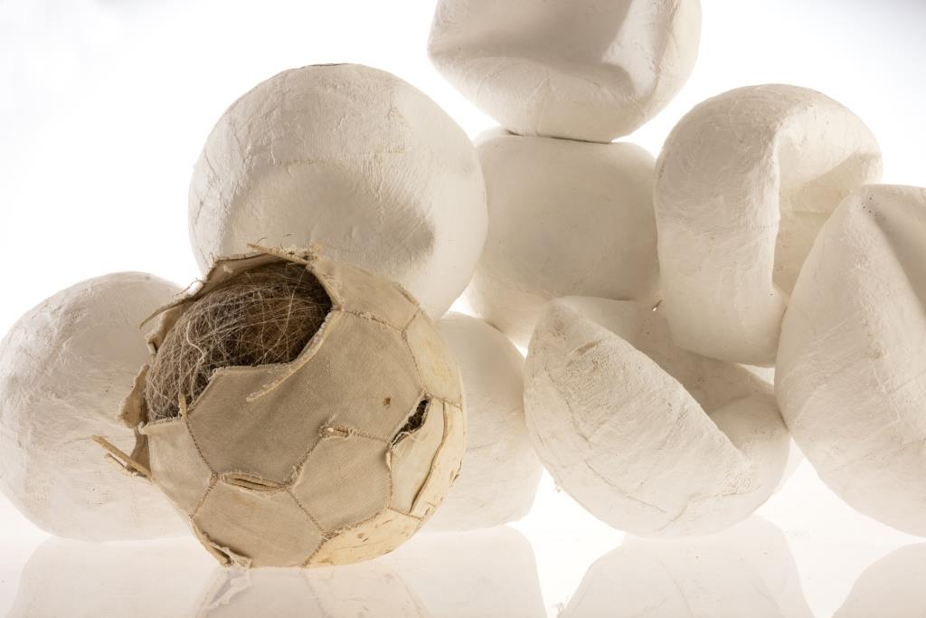 מֵעֵבֶר – תערוכת יחיד לאמנית שרית לפיד